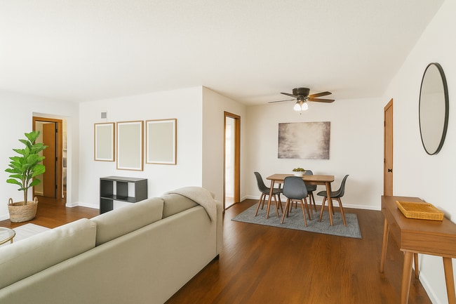Foto del edificio - 6818 Vernon Ave