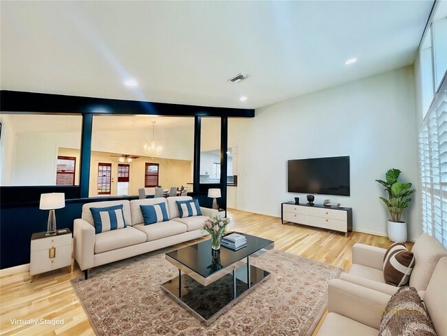 Foto del edificio - 1327 Moorhead Dr