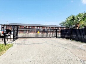 Building Photo - 402 Gastel Cir