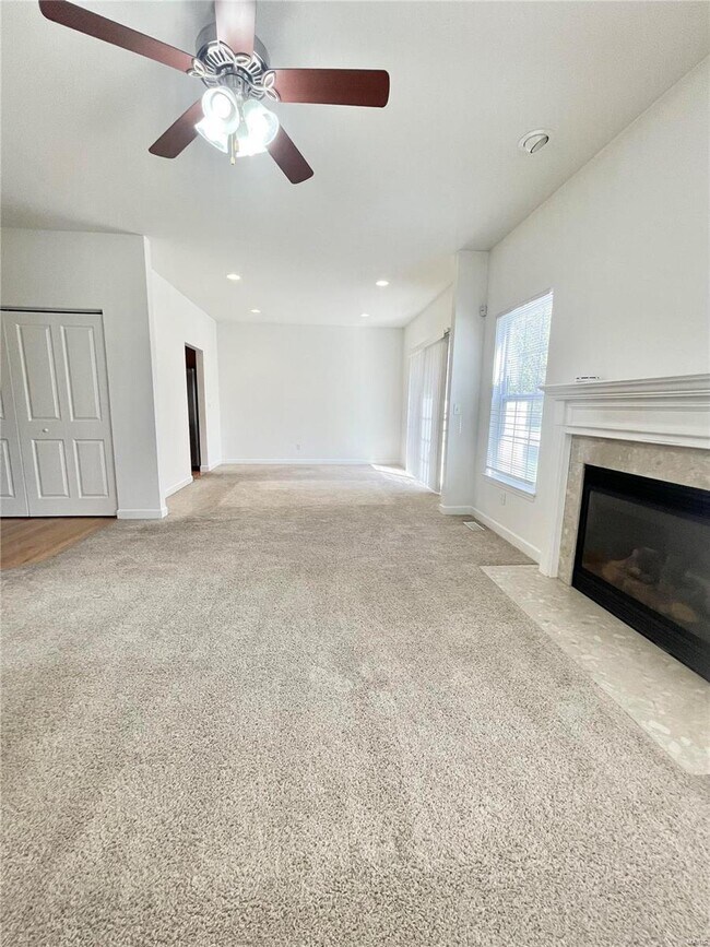 Building Photo - 726 Titan Dr
