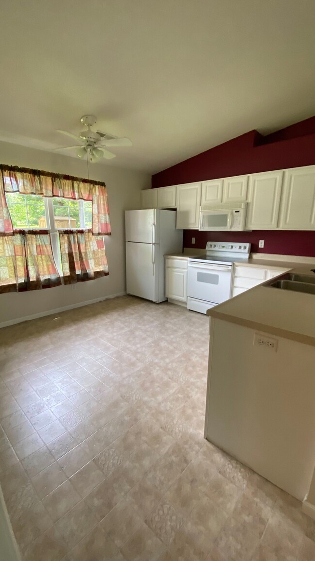 Kitchen - 222 N Dewey St