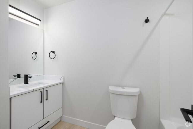 4 habitaciones - 2,5 baños - Baño - 3408-3412 Northwest Ave