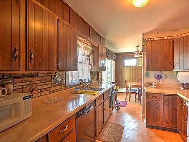 Building Photo - Awesome tri-level home in OREANA