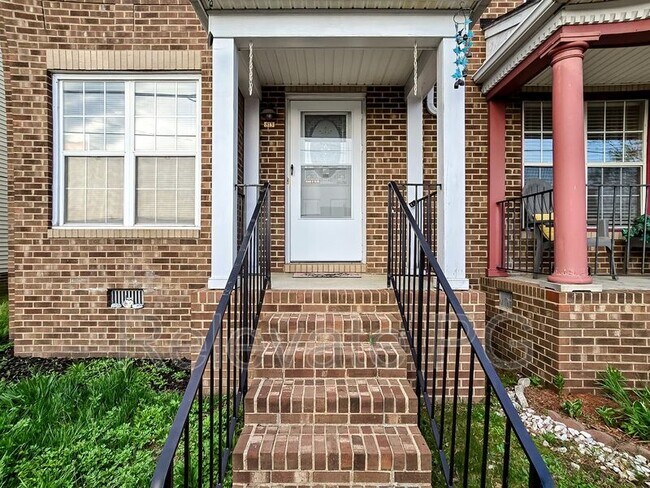 Building Photo - 813 W Leigh St