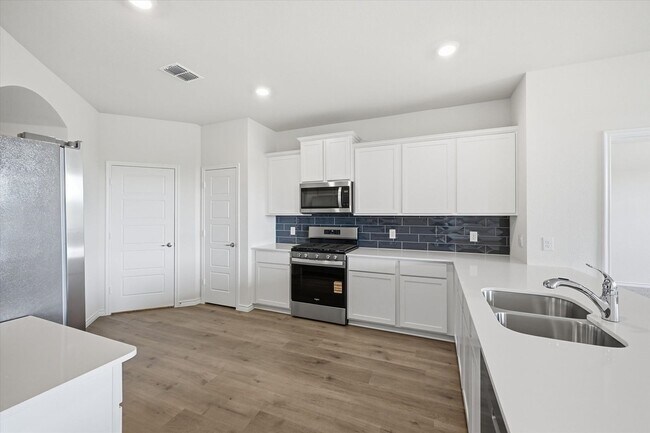 Foto del edificio - BRAND NEW Celina Home Backing to beautiful Greenbelt 4 Bed/3 Bath with Loft AND Bonus Room