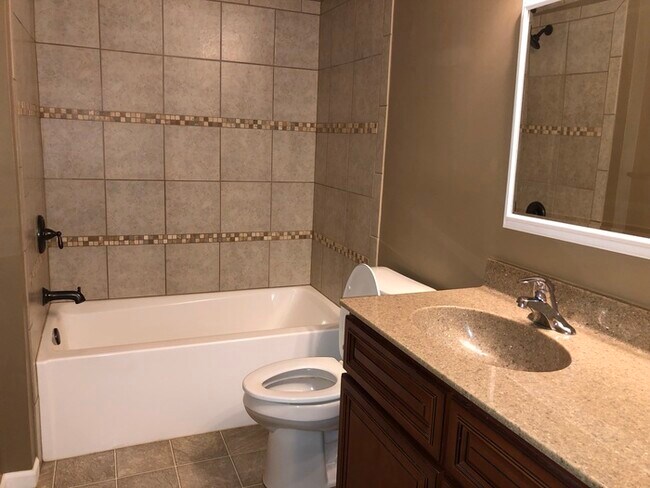 Foto del edificio - main level-3bed, 2 bath, lower level- fami...