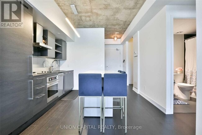 Building Photo - 1030 King St W