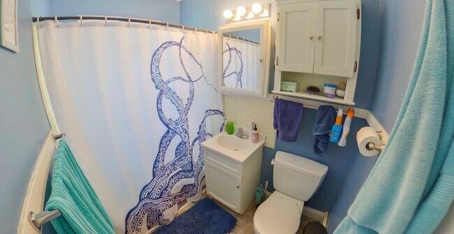 Foto del edificio - 3D Tour Available - Washer & Dryer Included + Pet-Friendly + Off-Street Parking! Available July 3rd!