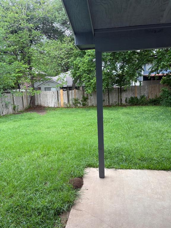 Foto del edificio - 2211 Rick Whinery Dr