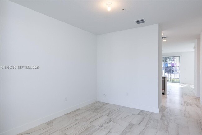 Foto del edificio - 17174 SW 2nd St