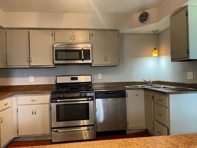 Building Photo - 62 N Bryant Ave