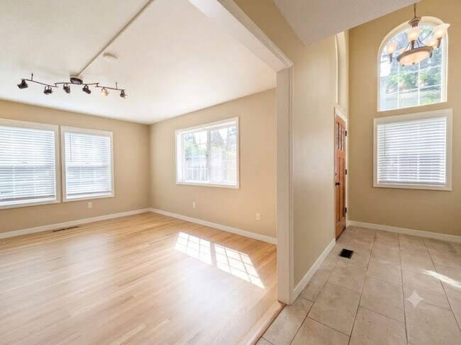 Foto del edificio - 17147 Warren Ct