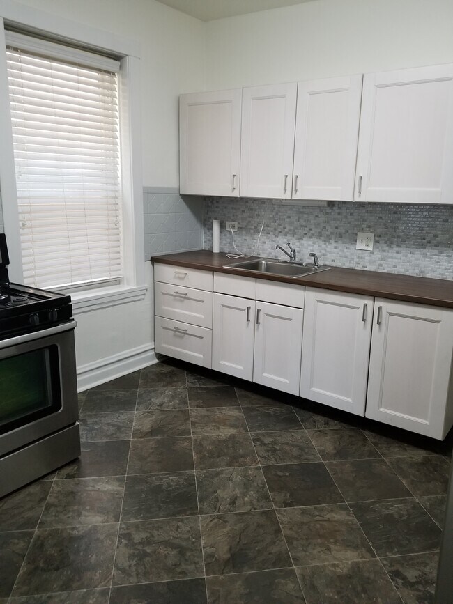 Foto del edificio - 4929 N Western Ave