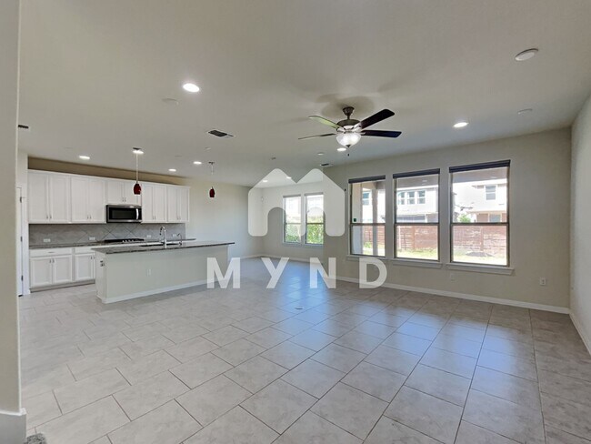 Building Photo - 13903 Hedera Dr