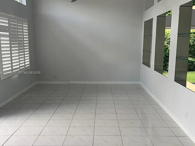 Foto del edificio - 10000 NW 4th St