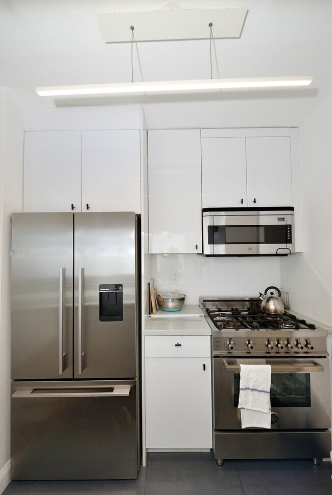 Building Photo - 337-339-339 W 48th St