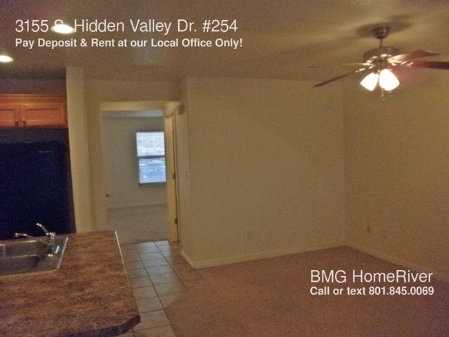 Building Photo - 3155 S Hidden Valley Dr