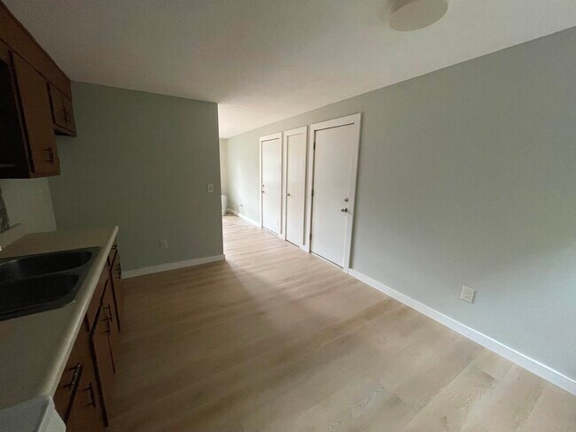 Foto del edificio - 17 Kingsley Ct