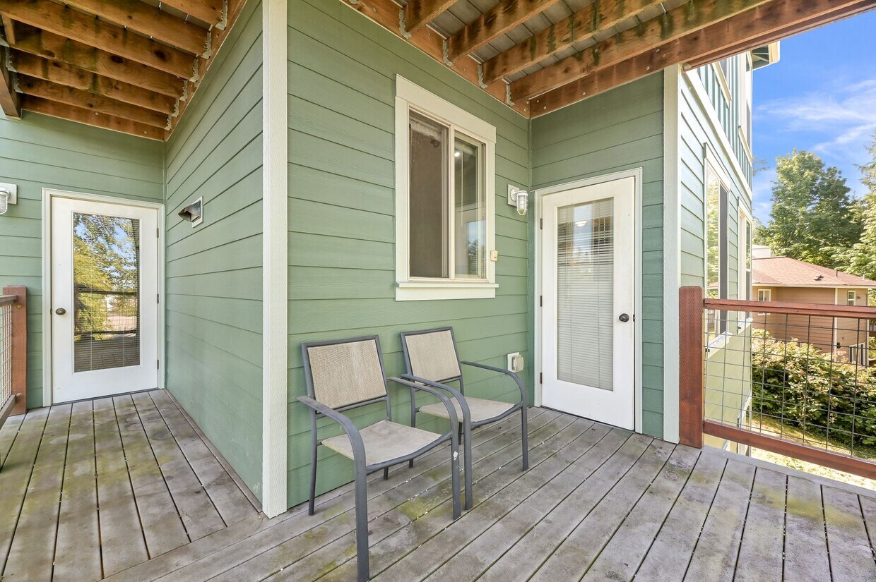 Primary Photo - 2131- 2133 Yew Street