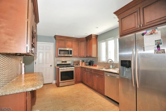 Building Photo - 770 Ramapo Valley Rd