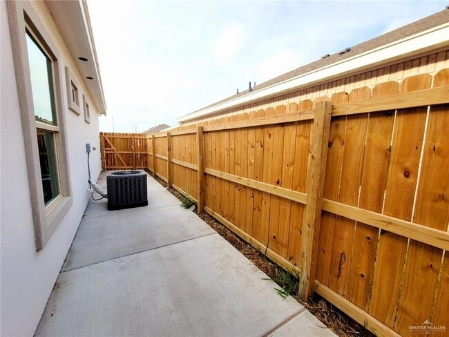 Building Photo - 13 Sandpiper Ave