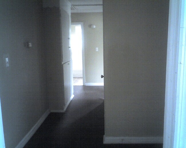 Building Photo - 4065 Southview Dr