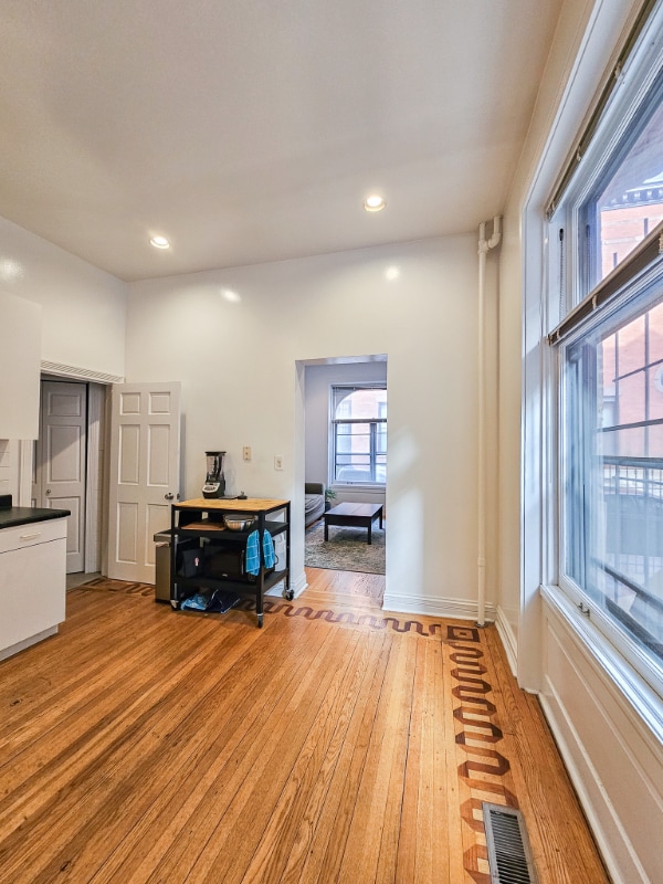 Photo - 165 W Menomonee St Apartment