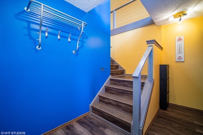 Foto del edificio - 350 W Happfield Dr