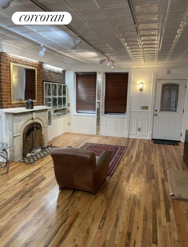 Building Photo - 173 W 88th St