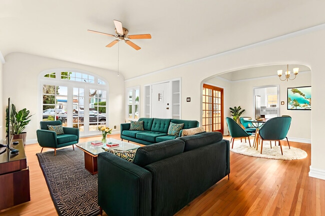 Foto del edificio - 827 N Laurel Ave