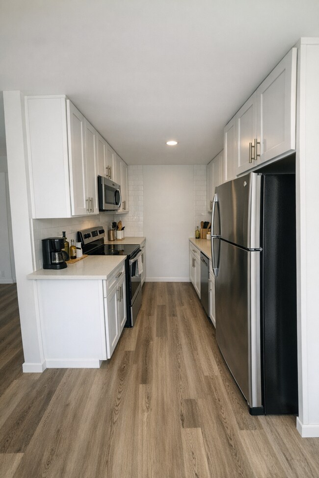 Foto del edificio - Tastefully Updated Ranier Beach 2bd 1bath Duplex unit!