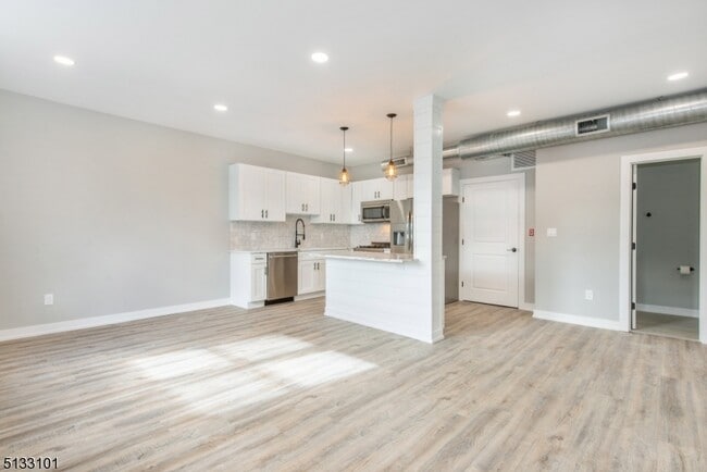 Building Photo - 31 Berkshire Valley Rd