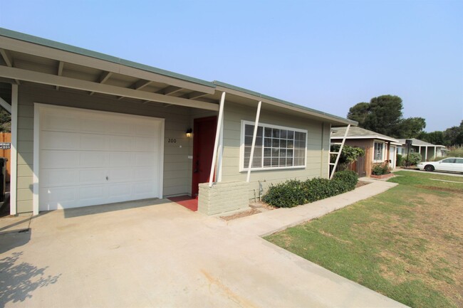 Foto del edificio - Quaint Santa Paula Home