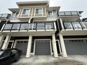 Building Photo - 6026-6026 Lindeman St