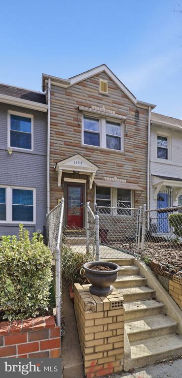 Building Photo - 1153 3rd St NE