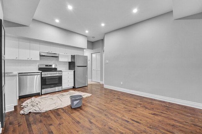 Building Photo - 265 Carruthers Ave