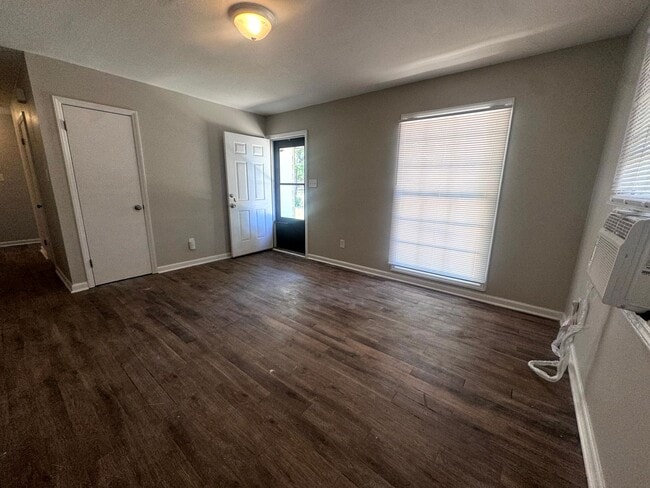 Building Photo - 927 Fiske Dr