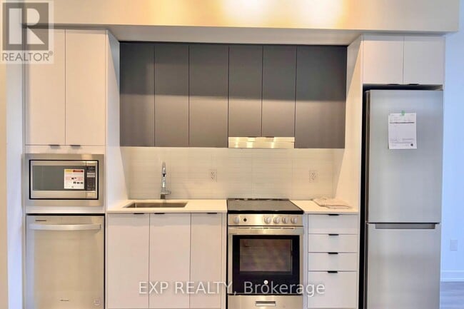Building Photo - 5105 Hurontario St