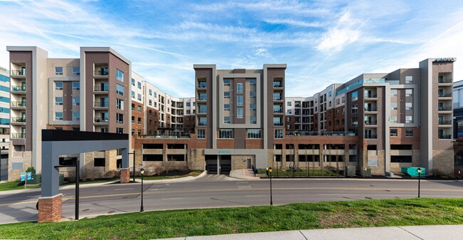 Building Photo - Aqua on the Levee