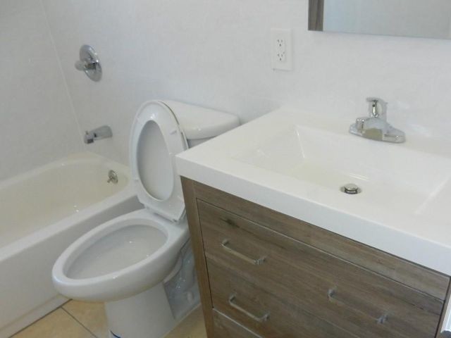 Foto del edificio - 556 E 86th St