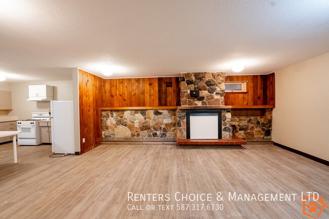 Building Photo - Cat Friendly Taber Apartment Unit