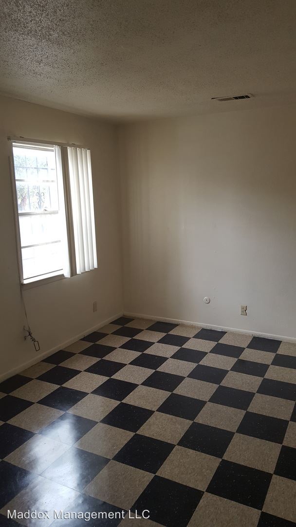 Building Photo - 419 Vassar Dr SE