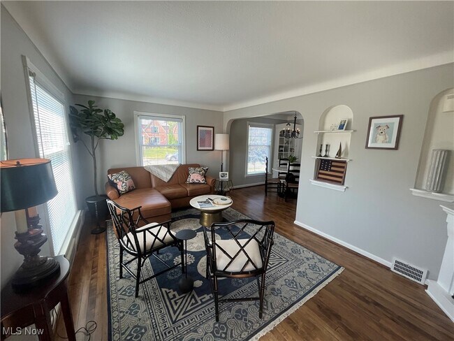 Foto del edificio - 15220 Rosemary Ave