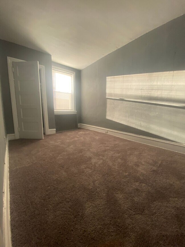 Foto del edificio - 3 Bedroom Modern Renovation in Chester, PA