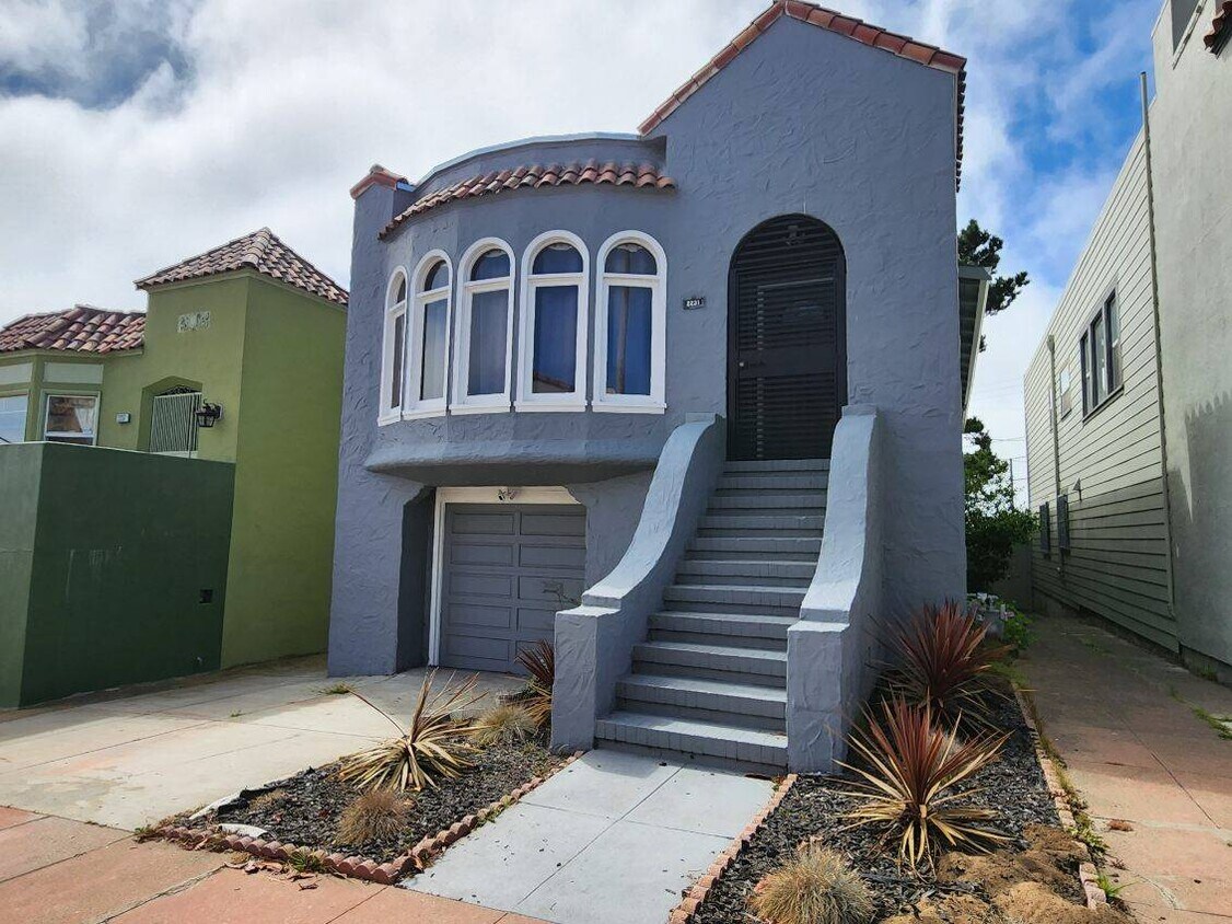 Primary Photo - 2231 16th Ave