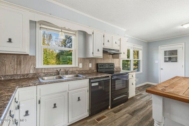 Foto del edificio - Updated 3 Bedroom Off Of Gumbranch