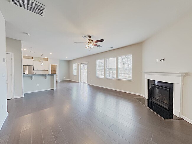 Building Photo - 16711 Cozy Cove Road
