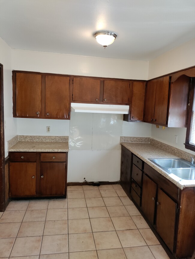 Kitchen - 2100 Colquitt Ave