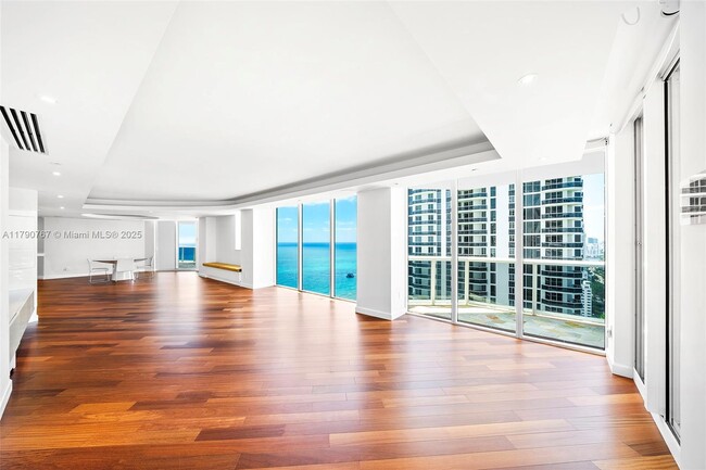 Foto del edificio - 4779 Collins Ave