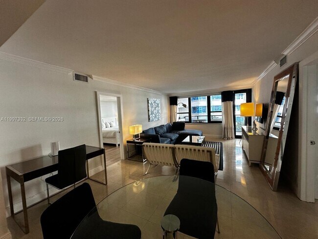 Foto del edificio - 5225 Collins Ave